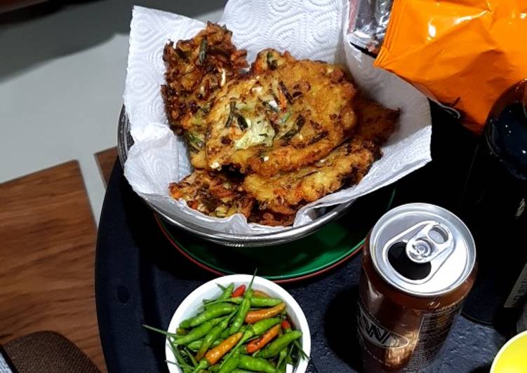 Easiest Way to Prepare Perfect Vegetable Fritters (Bakwan Goreng)