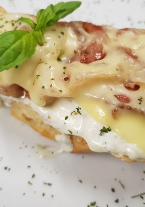Foto principal de Tosta de quesos, bacon y miel🧀🧀