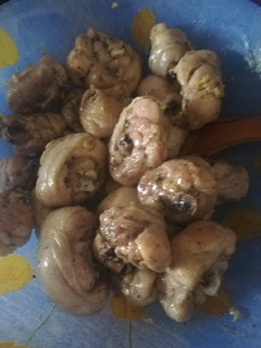 Una foto de Pollo al ajillo