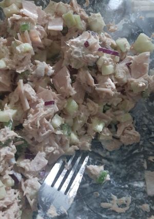 Una foto de Ensalada de atún con jamón
