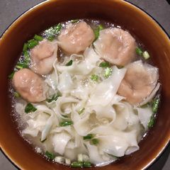 A picture of Noodle with Pork Dumpling.
