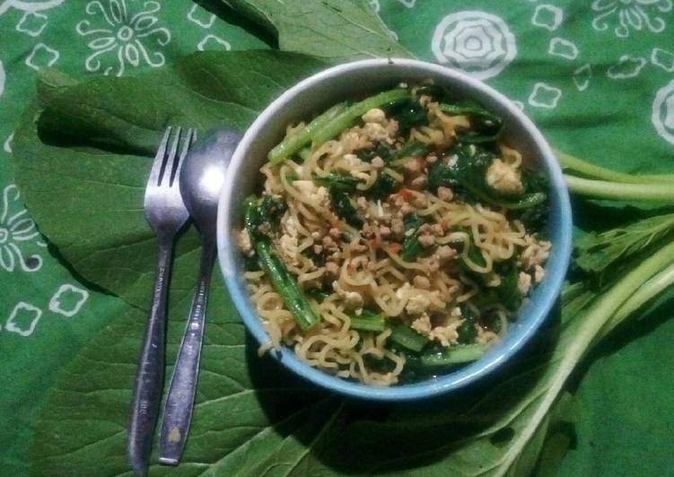 Mie goreng kuah sawi