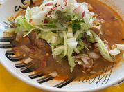 Una foto de chamorro con chile chipotle