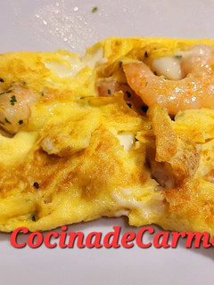 Una foto de Tortilla de queso y langostinos picantitos