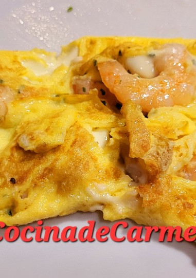 Una foto de Tortilla de queso y langostinos picantitos