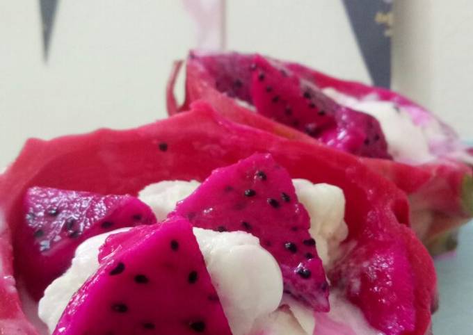 Resep Es  Krim  Yogurt Buah Naga oleh Nita Koesharijanto 