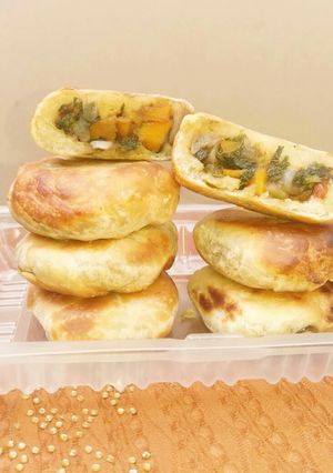 A picture of Vegetable stuffed buns by R@shows Cuisine.