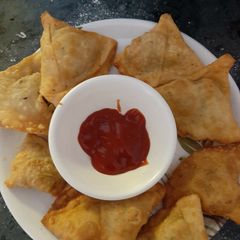 A picture of Alu samosa.