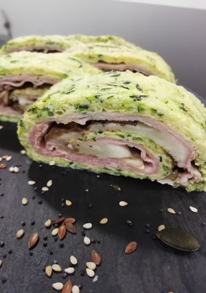 Una foto de Rollitos de Calabacín, queso y jamón salado