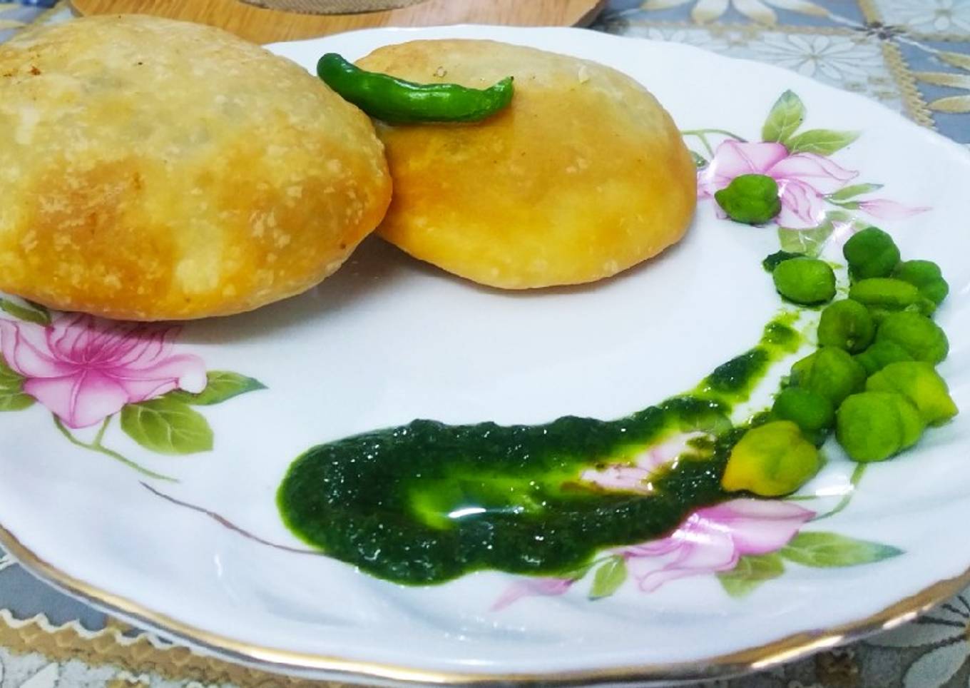 Hare chole ki kachori