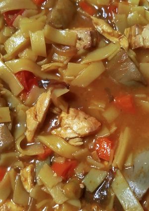 Una foto de 🫛Sopa de fideos de arroz con tofu, pollo y verduras🫛