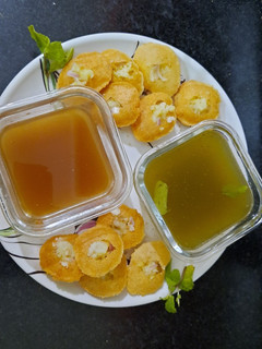 पानी पूरी (Pani Puri recipe in hindi) रेसिपी मुख्य फोटो
