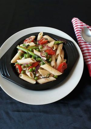 पास्ता प्रिमावेरा (Pasta Primavera recipe in Hindi) रेसिपी मुख्य फोटो
