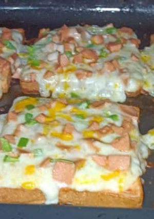 عکسی از دستور پیتزا با نان تست🥪 (پیتزا حاضری) 🍕