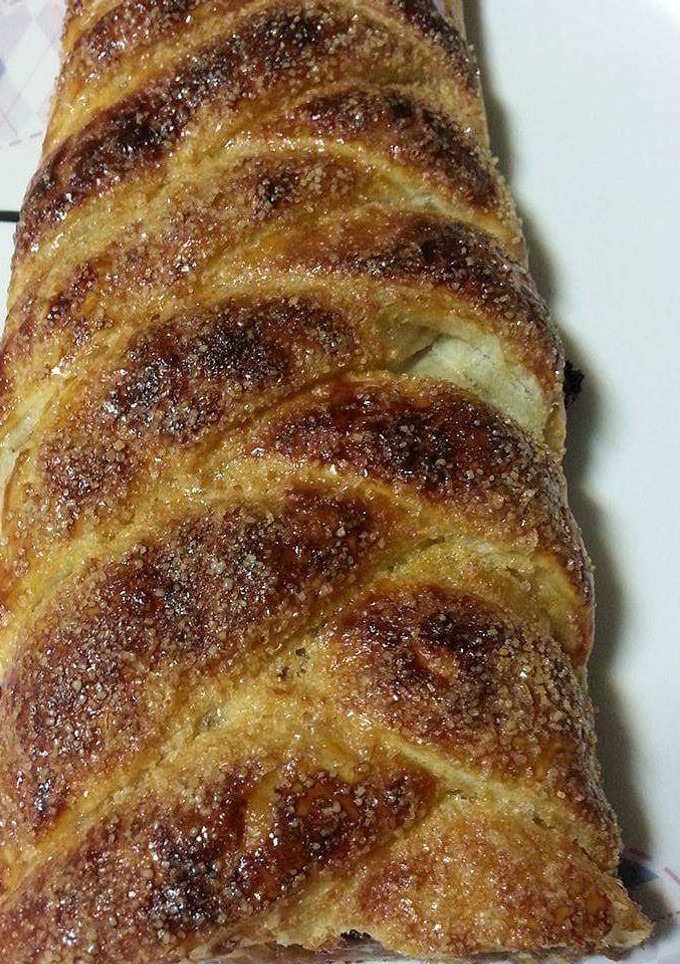 Una foto de Trenza de hojaldre y 2 chocolates