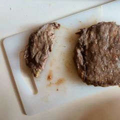 A picture of Quavenci steak.