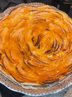 Una foto de Tarta de hojaldre con manzana y crema pastelera