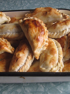 Una foto de Empanadas criollas cortadas a cuchillo