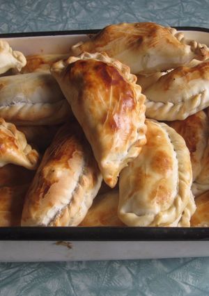 Una foto de Empanadas criollas cortadas a cuchillo
