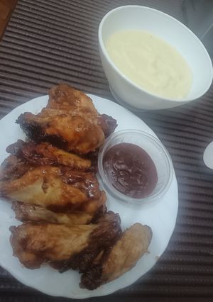 Una foto de Alitas de Pollo con Salsa de Miel, Soja y Barbacoa