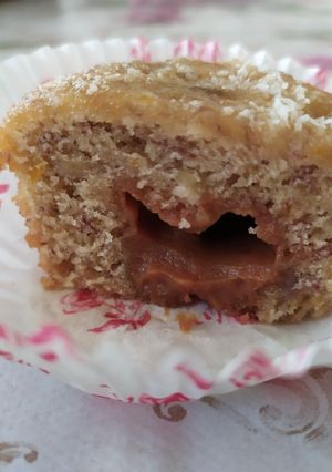 Una foto de Muffins de banana y dulce de leche🍌🧁