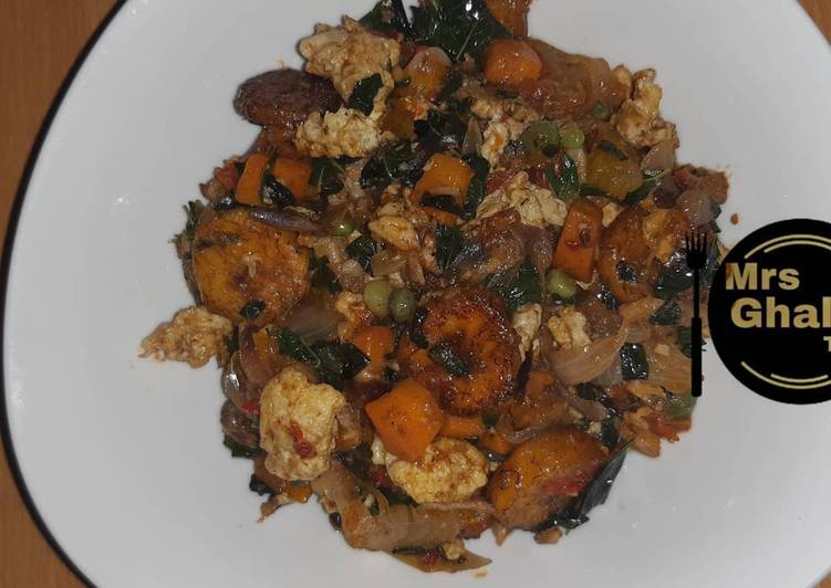 Steamed veggies+Moringa+Fry plantain+scramble egg and fish sauce