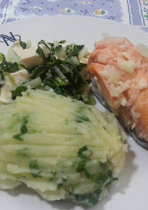 Foto resep Mashed Potato, Tumis Pokcoy Tahu, & Salmon (MPASI 9 bulan +)