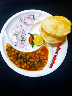पंजाबी छोले भटूरे (Punjabi Chole Bhature recipe in Hindi) रेसिपी मुख्य फोटो