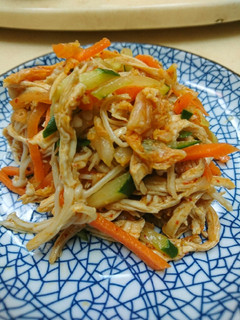 涼拌三絲升級版~泡菜雞絲 的食譜成品照片