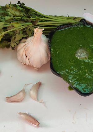 A picture of Garlic coriander chutney.