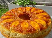 Una foto de torta de banano en sarten