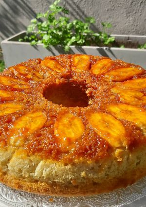 Una foto de Torta invertida de bananas