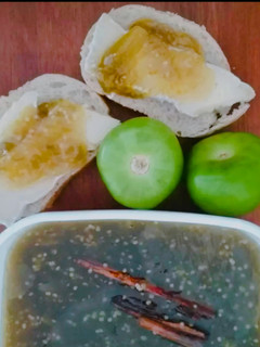 Una foto de Mermelada de tomate verde 🍯💚