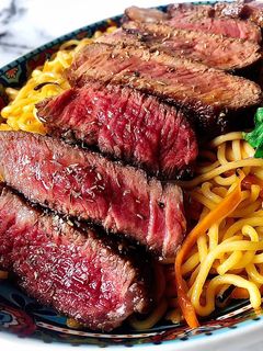 Hình của món Mì Xào Bò Nấm- Sốt Trứng Muối Cay (Salted Egg Spicy Noodle With Steak and Mushroom).