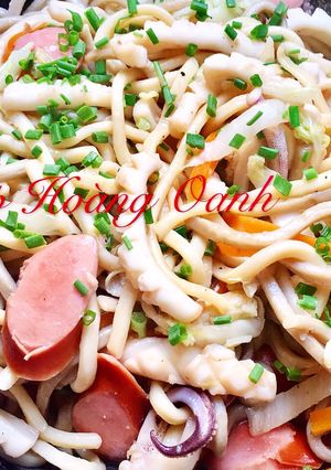 Hình của món Mì Udon Xào Thập Cẩm.