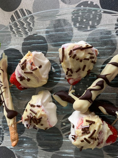 Una foto de Fresas rellenas bañadas en chocolate