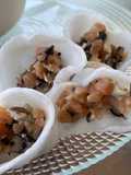 Tartar de salmón y mostaza en pan de gambas