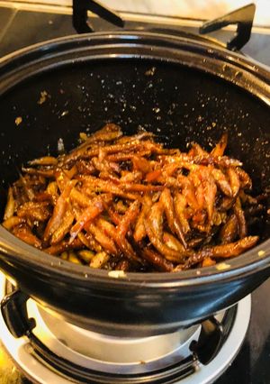 Hình của món Cá bống rim mỡ lợn.