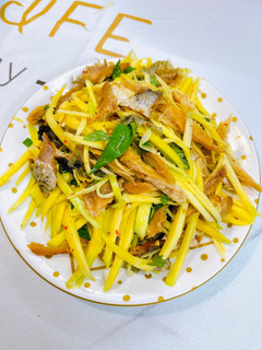 Hình của món Gỏi xoài khô cá lóc.