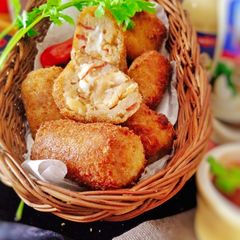 A picture of Garlic potatoes croquettes.