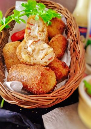 A picture of Garlic potatoes croquettes.