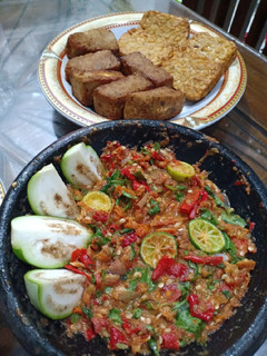 Foto resep Sambal Pecak + Tempe dan Oncom