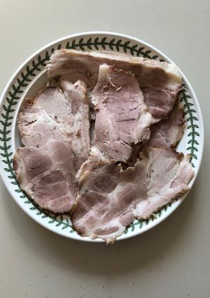 A picture of Roast spare rib of pork.