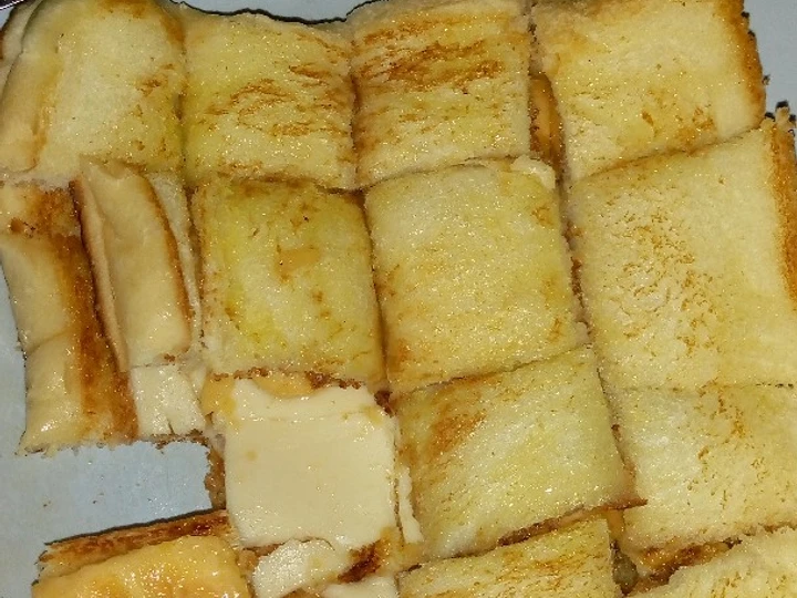 Langkah Mudah untuk Membikin Resep Roti Panggang (Teflon) Pisang Keju yang  Bikin Ketagihan Anti Ribet, Uenak Banget