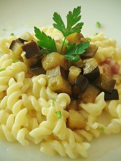 Una foto de Fusilli con berenjena a la crema de parmesano