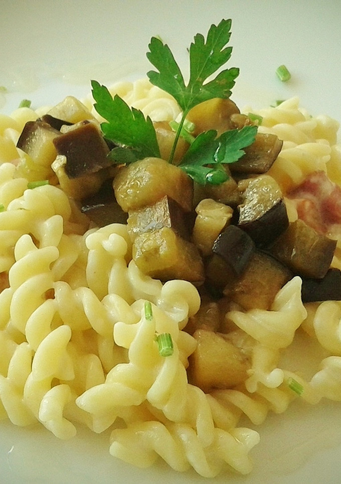 Una foto de Fusilli con berenjena a la crema de parmesano
