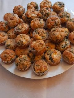 Spenótos-fetás mini muffin recept fotója