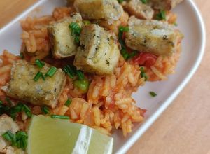 Une photo de 🌱 Riz Pilaf à la tomate et au tofu aux herbes