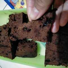 A picture of Brownies pondan chocochip instan.