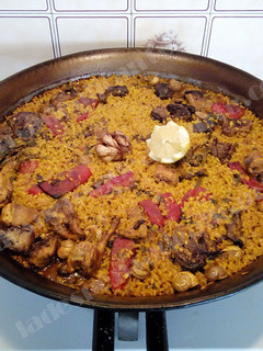 Una foto de Arroz con conejo y caracoles - Receta tracicional de Alicante